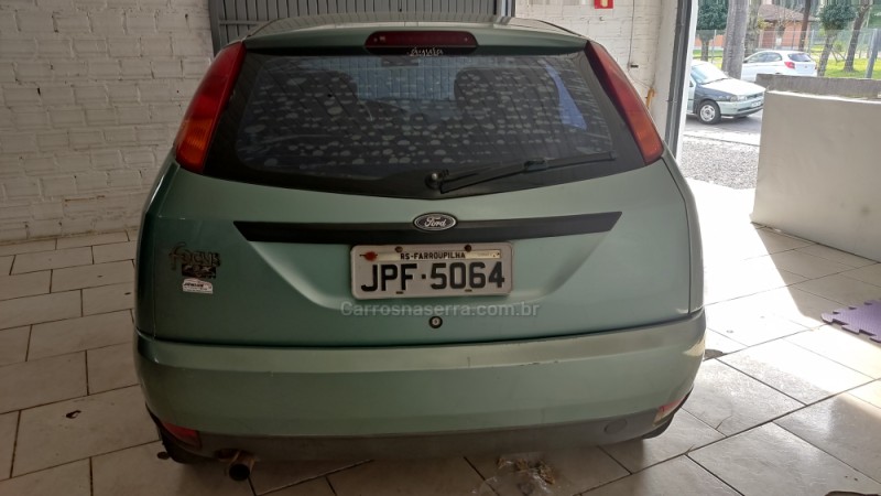 FOCUS 1.8 16V GASOLINA 4P MANUAL - 2001 - CAXIAS DO SUL