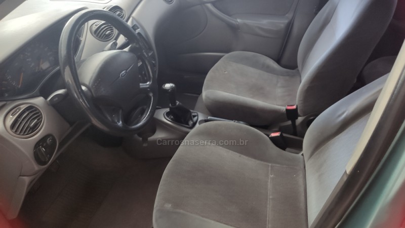 FOCUS 1.8 16V GASOLINA 4P MANUAL - 2001 - CAXIAS DO SUL