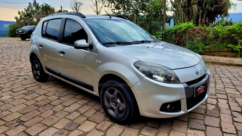 SANDERO 1.0 EXPRESSION 16V FLEX 4P MANUAL - 2014 - IVOTI