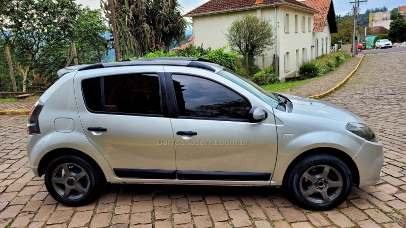 SANDERO 1.0 EXPRESSION 16V FLEX 4P MANUAL - 2014 - IVOTI