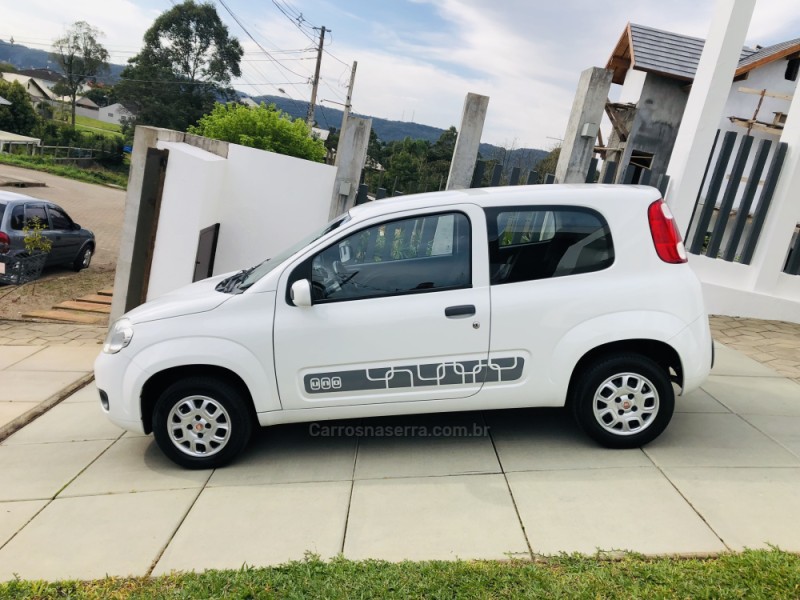 UNO 1.0 EVO VIVACE 8V FLEX 2P MANUAL - 2014 - NOVA PETRóPOLIS