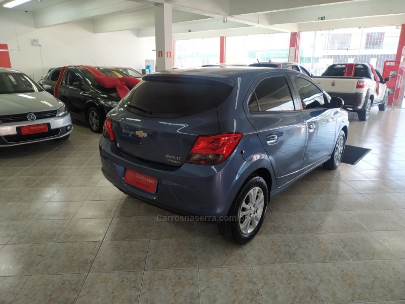 ONIX 1.0 MPFI LOLLAPALOOZA 8V FLEX 4P MANUAL - 2014 - CAXIAS DO SUL