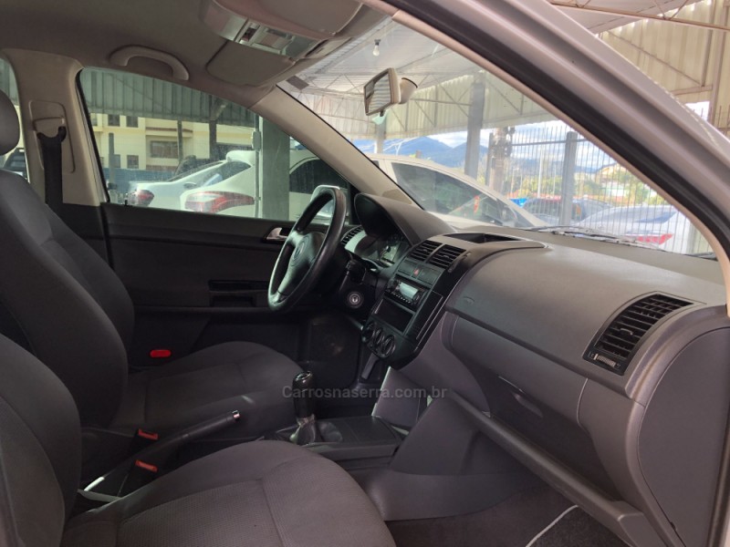 POLO 1.6 MI 8V FLEX 4P MANUAL - 2003 - BOM PRINCíPIO