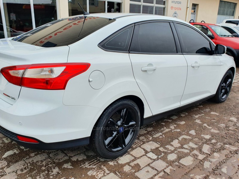 FOCUS 2.0 SE SEDAN 16V FLEX 4P AUTOMÁTICO - 2014 - SãO FRANCISCO DE PAULA
