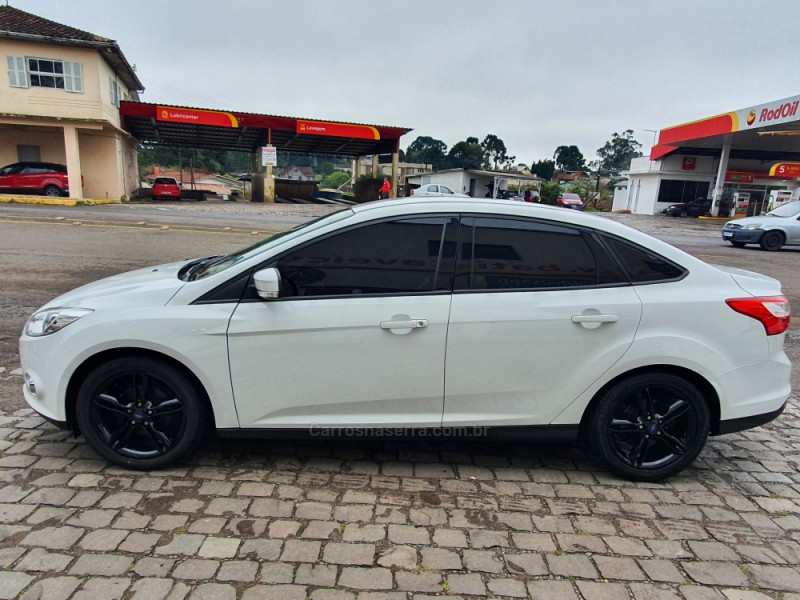 FOCUS 2.0 SE SEDAN 16V FLEX 4P AUTOMÁTICO - 2014 - SãO FRANCISCO DE PAULA
