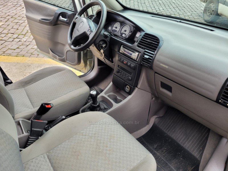 ZAFIRA 2.0 MPFI COMFORT 8V FLEX 4P MANUAL - 2006 - CAXIAS DO SUL