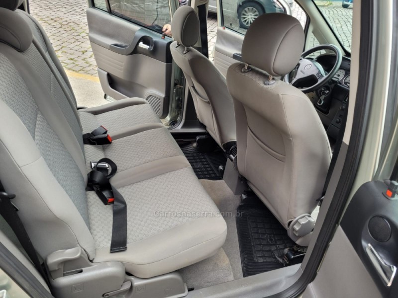 ZAFIRA 2.0 MPFI COMFORT 8V FLEX 4P MANUAL - 2006 - CAXIAS DO SUL