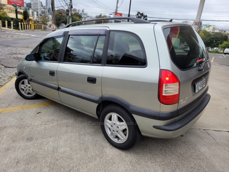 ZAFIRA 2.0 MPFI COMFORT 8V FLEX 4P MANUAL - 2006 - CAXIAS DO SUL