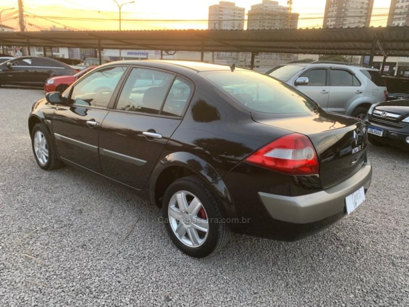 MÉGANE 2.0 DYNAMIQUE SEDAN 16V GASOLINA 4P AUTOMÁTICO - 2007 - CAXIAS DO SUL