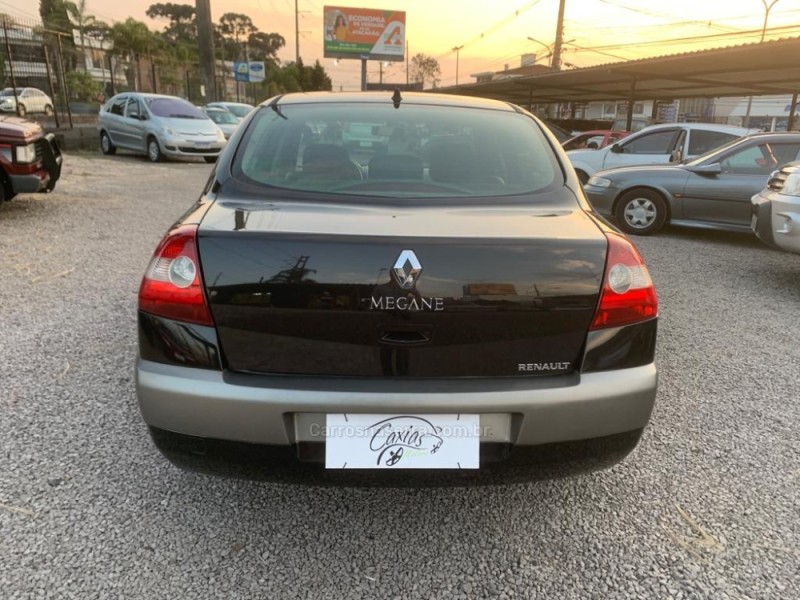 MÉGANE 2.0 DYNAMIQUE SEDAN 16V GASOLINA 4P AUTOMÁTICO - 2007 - CAXIAS DO SUL
