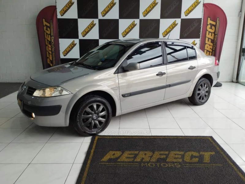 MÉGANE 1.6 EXPRESSION 16V FLEX 4P MANUAL - 2011 - PORTãO