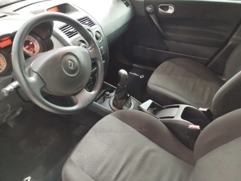 MÉGANE 1.6 EXPRESSION 16V FLEX 4P MANUAL - 2011 - PORTãO