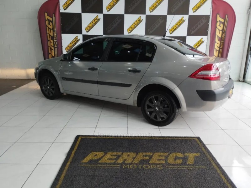 MÉGANE 1.6 EXPRESSION 16V FLEX 4P MANUAL - 2011 - PORTãO