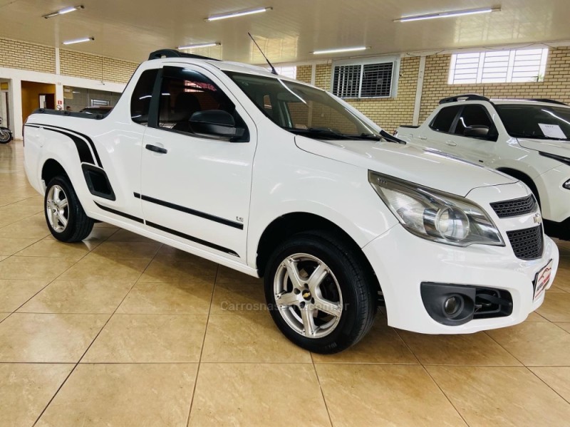montana 1.4 mpfi ls cs 8v flex 2p manual 2013 capela de santana