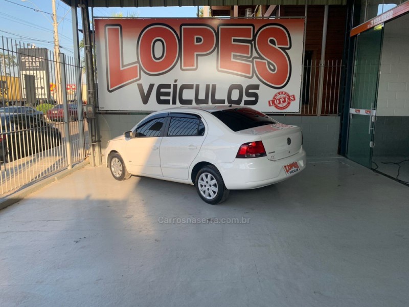 VOYAGE 1.0 MI CITY 8V FLEX 4P MANUAL - 2011 - PORTãO