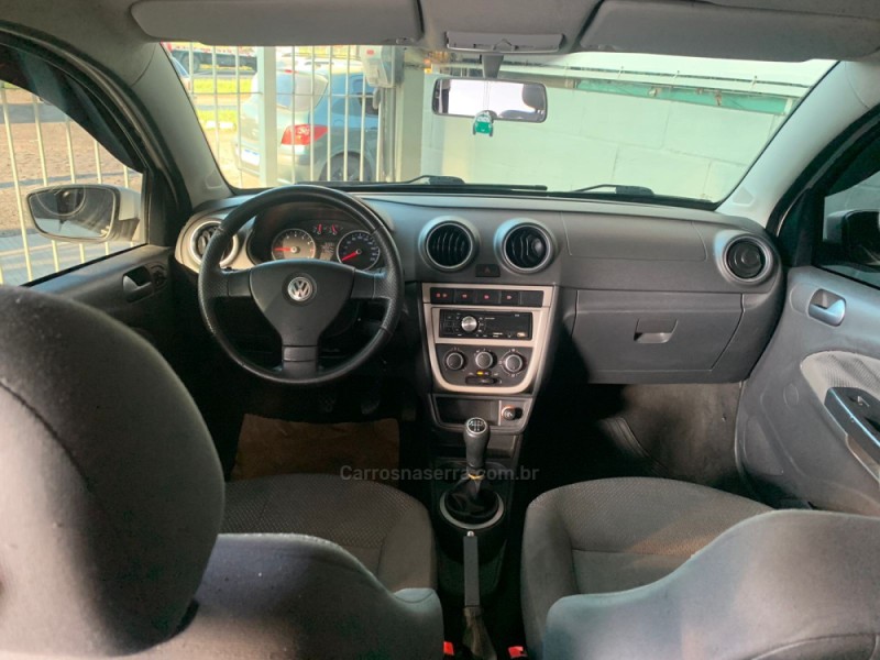 VOYAGE 1.0 MI CITY 8V FLEX 4P MANUAL - 2011 - PORTãO