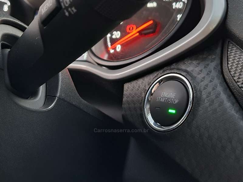ONIX 1.0  LT 12V FLEX 4P MANUAL - 2022 - VACARIA