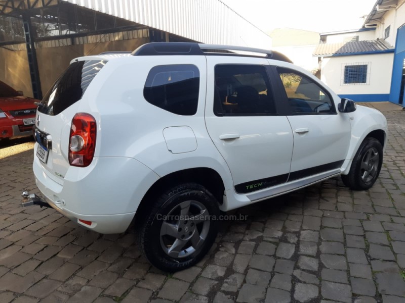 DUSTER 2.0 TECH ROAD 4X2 16V FLEX 4P MANUAL - 2014 - VACARIA