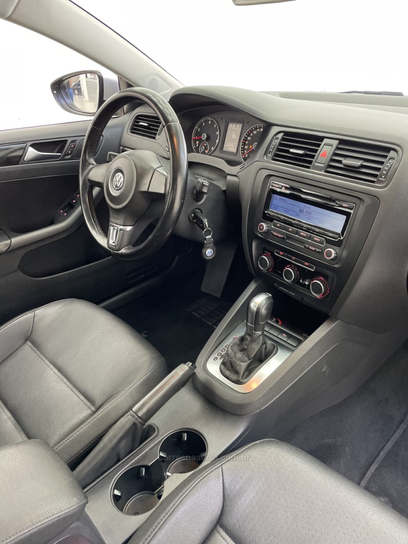 JETTA 2.0 COMFORTLINE FLEX 4P TIPTRONIC - 2011 - BENTO GONçALVES