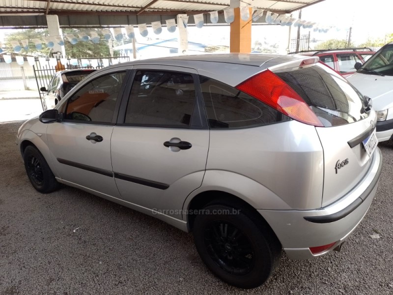 FOCUS 1.6 8V GASOLINA 4P MANUAL - 2006 - CAXIAS DO SUL