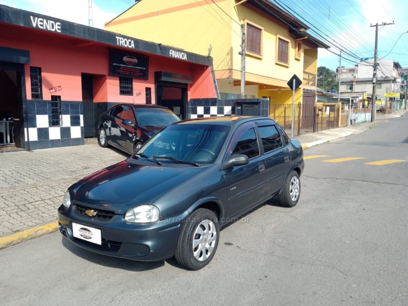 classic 1.0 mpfi life 8v gasolina 4p manual 2009 caxias do sul