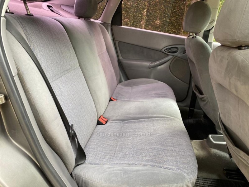 FOCUS 2.0 GLX SEDAN 16V GASOLINA 4P MANUAL - 2001 - CAXIAS DO SUL