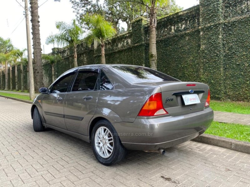 FOCUS 2.0 GLX SEDAN 16V GASOLINA 4P MANUAL - 2001 - CAXIAS DO SUL