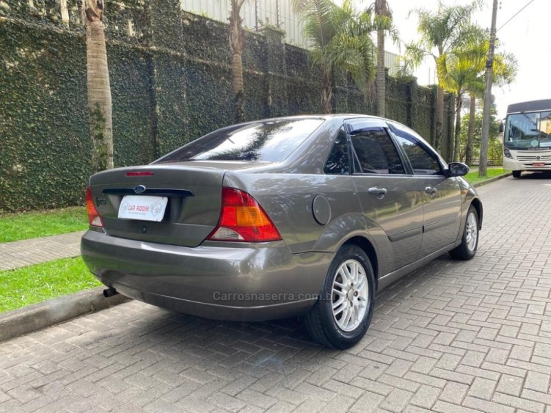 FOCUS 2.0 GLX SEDAN 16V GASOLINA 4P MANUAL - 2001 - CAXIAS DO SUL