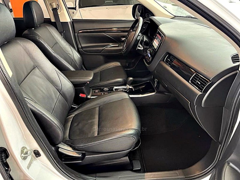 OUTLANDER 3.0 GT 4X4 V6 24V GASOLINA 4P AUTOMÁTICO - 2018 - CAXIAS DO SUL