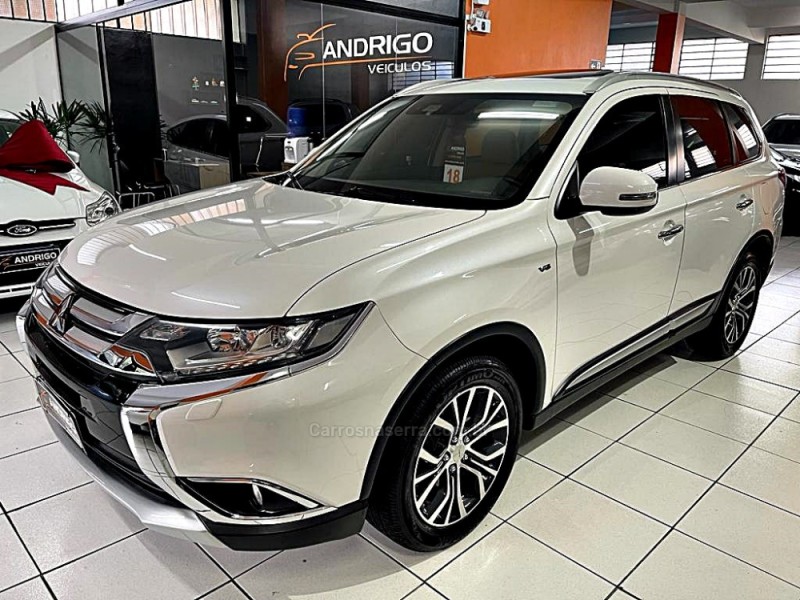 OUTLANDER 3.0 GT 4X4 V6 24V GASOLINA 4P AUTOMÁTICO - 2018 - CAXIAS DO SUL
