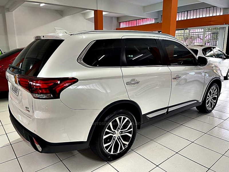 OUTLANDER 3.0 GT 4X4 V6 24V GASOLINA 4P AUTOMÁTICO - 2018 - CAXIAS DO SUL