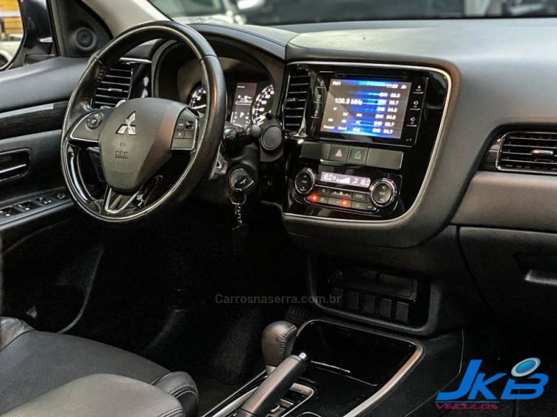 OUTLANDER 2.0 16V GASOLINA 4P AUTOMÁTICO - 2017 - NOVO HAMBURGO