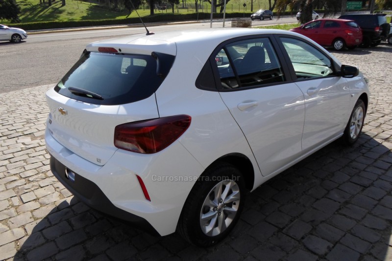 ONIX 1.0  LT 12V FLEX 4P MANUAL - 2023 - FLORES DA CUNHA