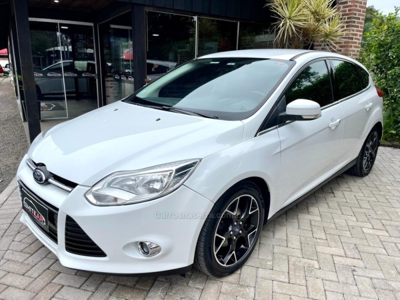 FOCUS 2.0 TITANIUM HATCH 16V FLEX 4P AUTOMÁTICO