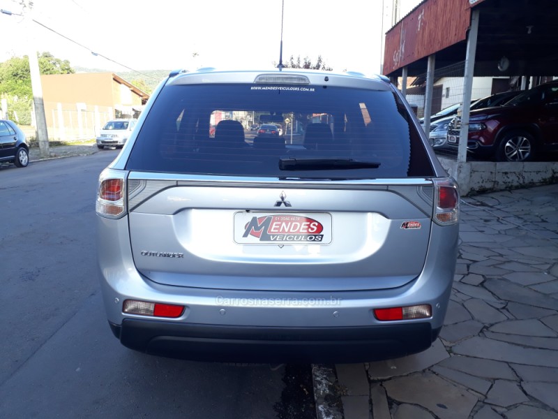 OUTLANDER 2.0 16V GASOLINA 4P AUTOMÁTICO - 2014 - TRêS COROAS