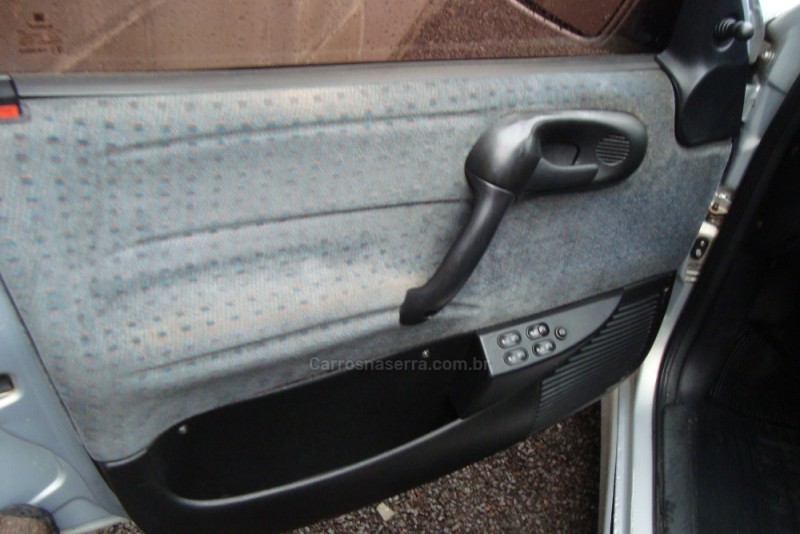 CORSA 1.6 MPFI GLS SEDAN 16V GASOLINA 4P MANUAL - 1999 - CAXIAS DO SUL