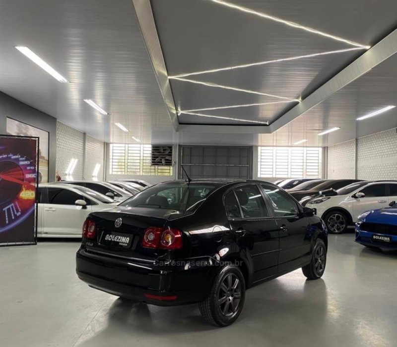 POLO SEDAN 1.6 MI COMFORTLINE 8V FLEX 4P MANUAL - 2013 - ESTâNCIA VELHA