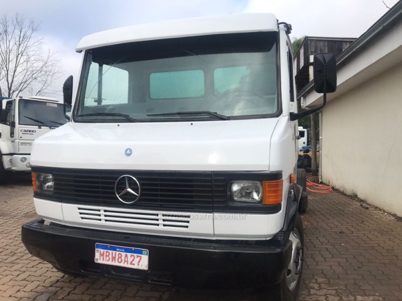 710  - 2001 - PORTãO