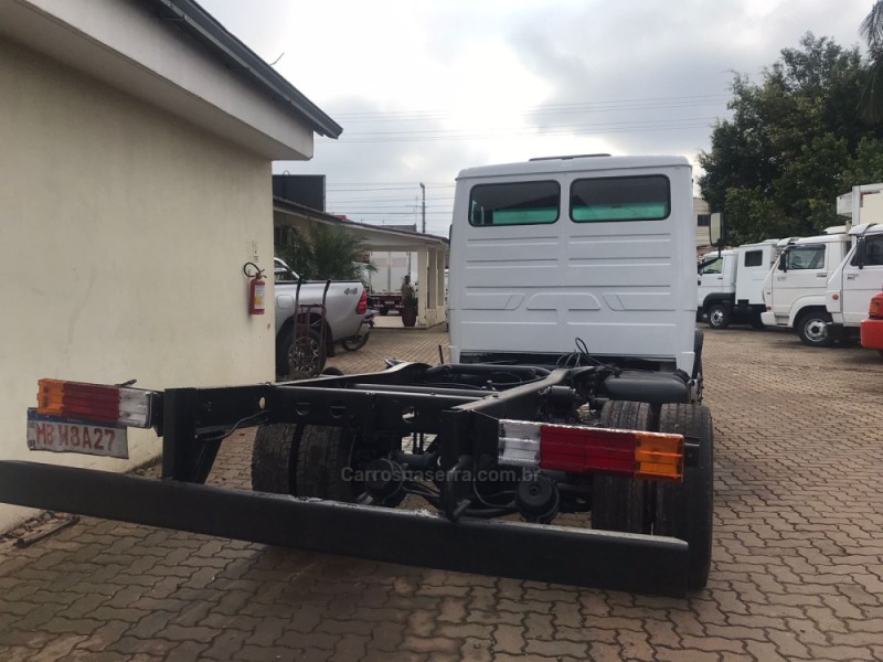 710  - 2001 - PORTãO