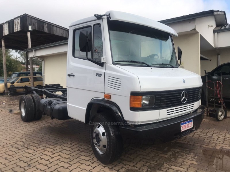 710  - 2001 - PORTãO