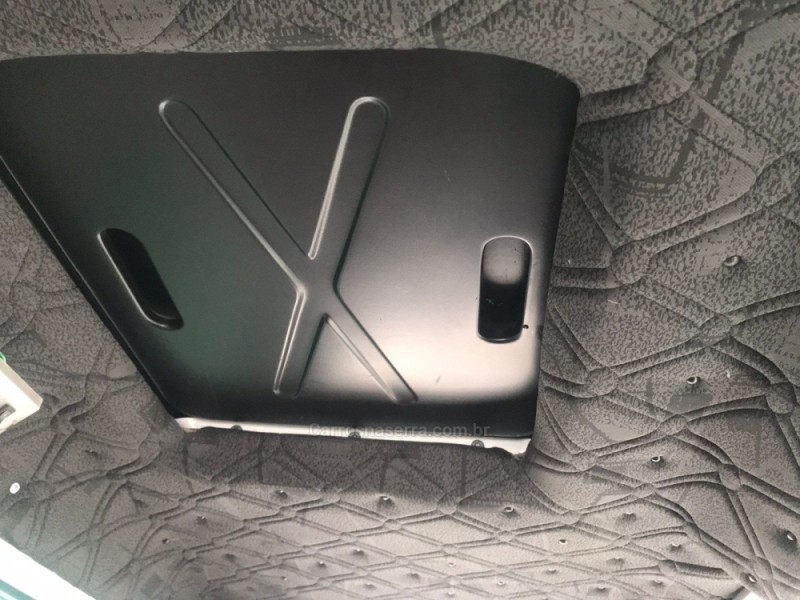 710  - 2001 - PORTãO