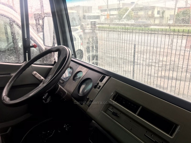 710  - 2001 - PORTãO