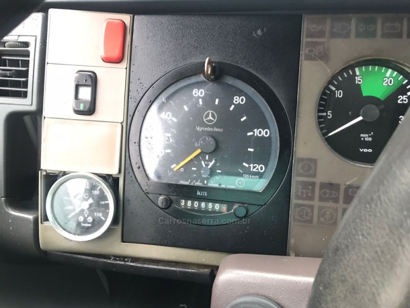 710  - 2001 - PORTãO