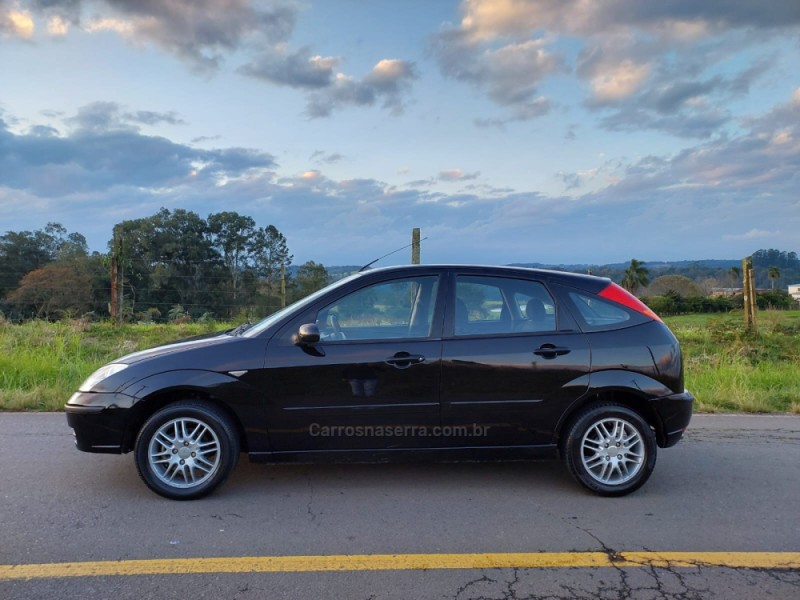 FOCUS 1.6 GLX 8V FLEX 4P MANUAL - 2005 - VERANóPOLIS