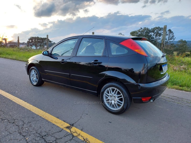 FOCUS 1.6 GLX 8V FLEX 4P MANUAL - 2005 - VERANóPOLIS
