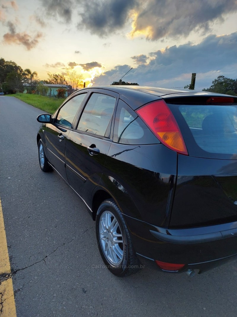 FOCUS 1.6 GLX 8V FLEX 4P MANUAL - 2005 - VERANóPOLIS