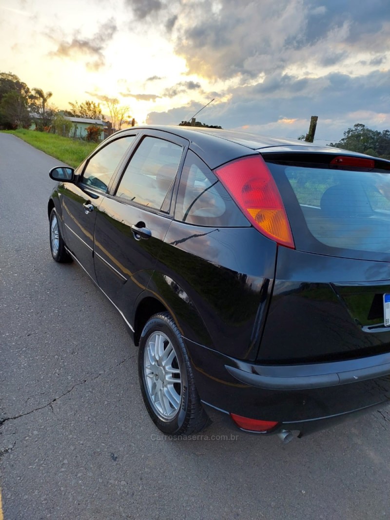 FOCUS 1.6 GLX 8V FLEX 4P MANUAL - 2005 - VERANóPOLIS