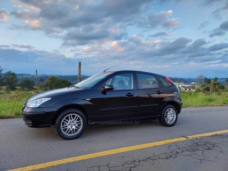 FOCUS 1.6 GLX 8V FLEX 4P MANUAL - 2005 - VERANóPOLIS