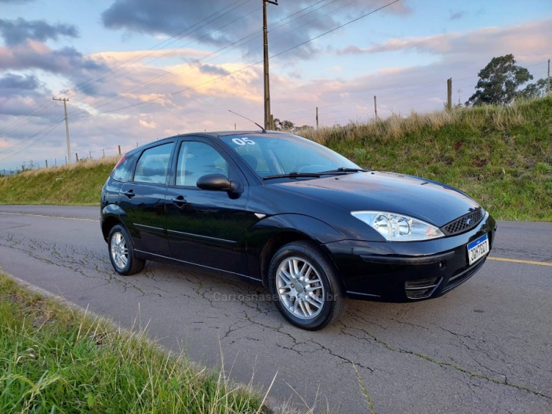 FOCUS 1.6 GLX 8V FLEX 4P MANUAL - 2005 - VERANóPOLIS