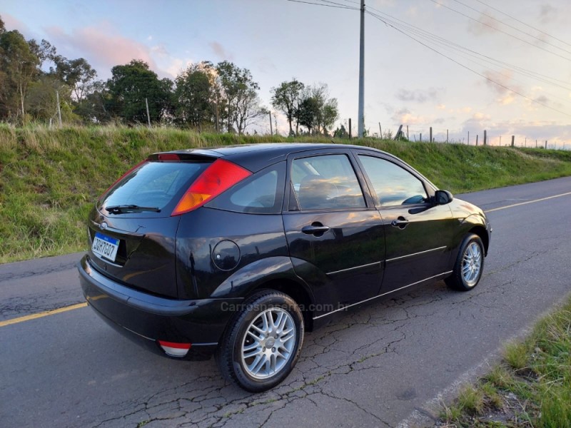 FOCUS 1.6 GLX 8V FLEX 4P MANUAL - 2005 - VERANóPOLIS